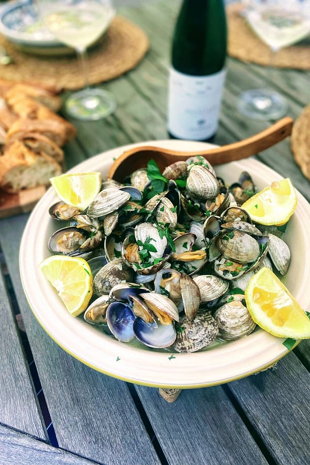 Simple Steamed Clams with White Wine and Garlic Dining Alfresco